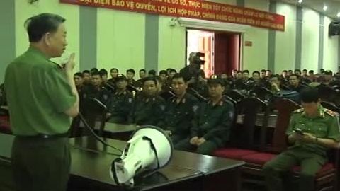 Bộ trưởng Tô Lâm thăm, động viên lực lượng Cảnh sát cơ động tại Bình Thuận