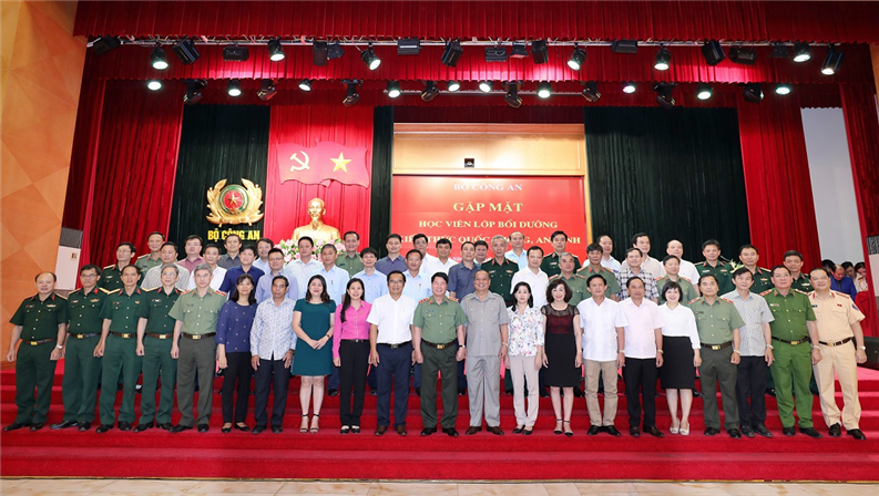 Bộ Công an gặp mặt học viên Lớp Bồi dưỡng kiến thức Quốc phòng, An ninh Khóa 71