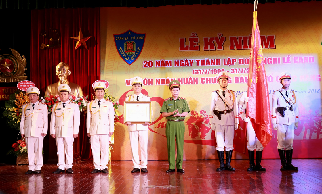 Đoàn Nghi lễ Công an nhân dân đón nhận Huân chương Bảo vệ Tổ quốc hạng Ba