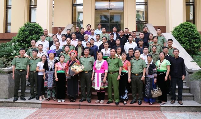 Đoàn đại biểu người có uy tín trong dân tộc thiểu số tỉnh Lai Châu đến thăm Bộ Công an