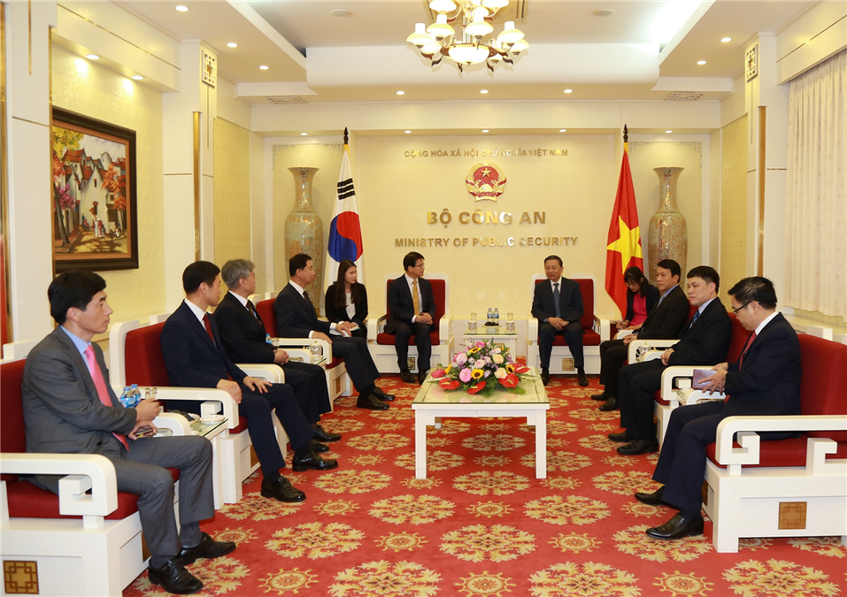 Bộ trưởng Tô Lâm tiếp Phó Tư lệnh Cơ quan Cảnh sát Quốc gia Hàn Quốc