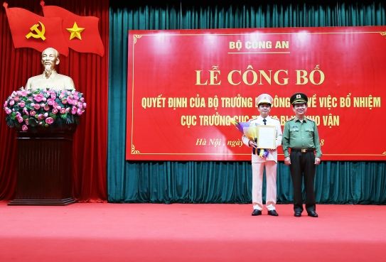 Công bố quyết định bổ nhiệm Cục trưởng Cục Trang bị và kho vận