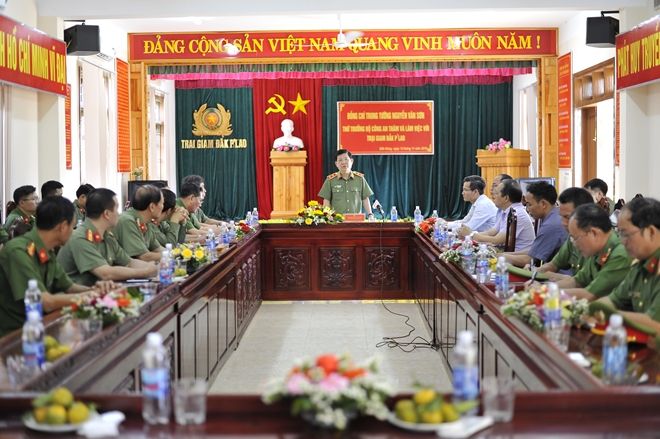 Thứ trưởng Nguyễn Văn Sơn làm việc tại Trại giam Đắk P’lao