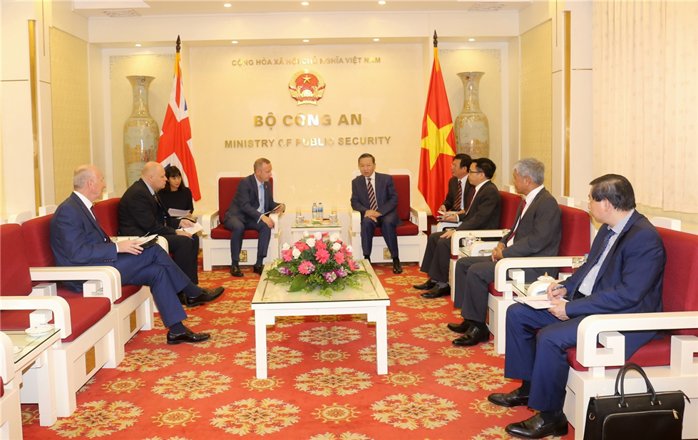 Bộ trưởng Tô Lâm tiếp Đại sứ Vương quốc Anh