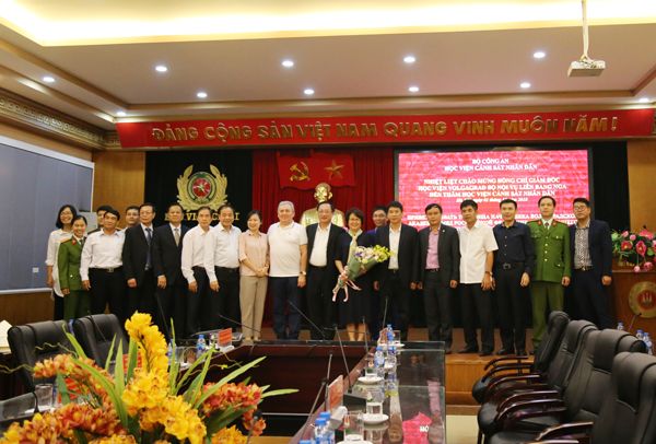 Giám đốc Học viện Volgagrad Liên bang Nga thăm, làm việc tại Học viện Cảnh sát nhân dân