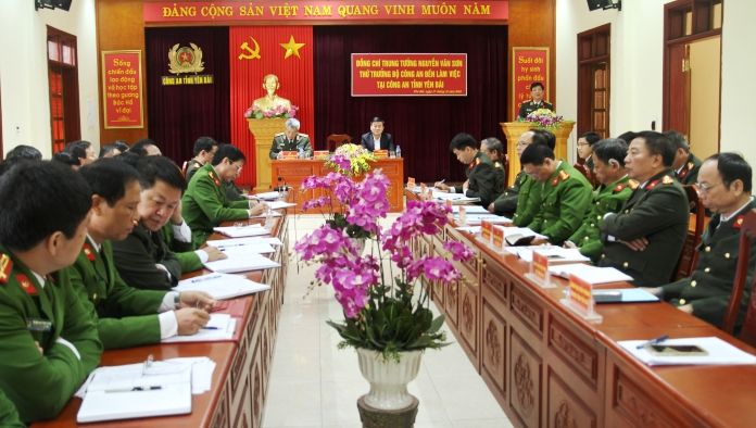 Thứ trưởng Nguyễn Văn Sơn làm việc với Công an tỉnh Yên Bái