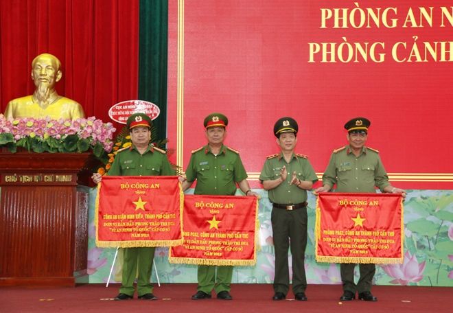Thứ trưởng Nguyễn Văn Sơn chỉ đạo triển khai công tác năm 2019 Công an thành phố Cần Thơ