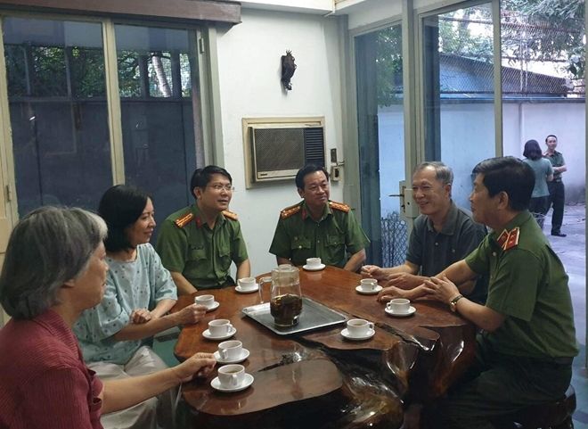 Thứ trưởng Nguyễn Văn Sơn thăm, chúc Tết gia đình các đồng chí nguyên lãnh đạo Bộ Công an