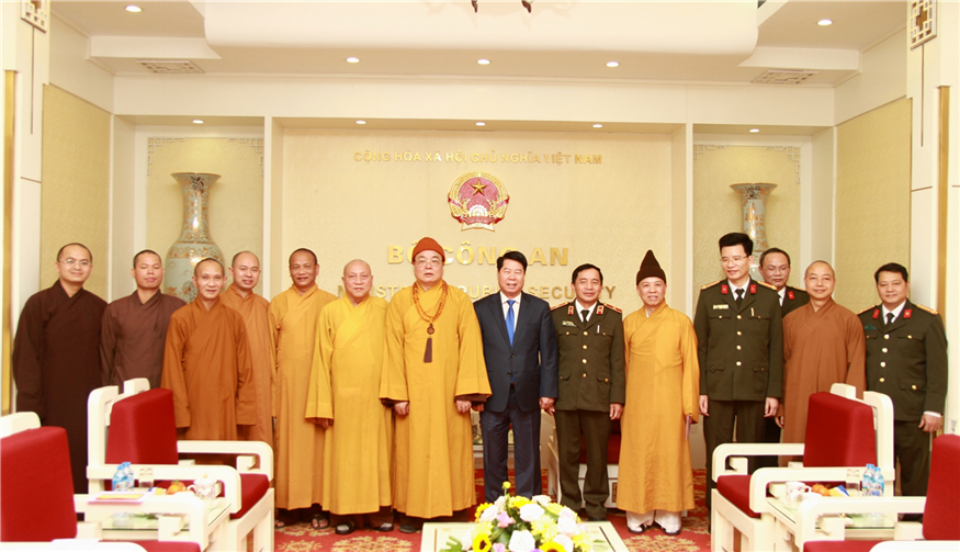 Thứ trưởng Bùi Văn Nam tiếp Trung ương Giáo hội Phật giáo Việt Nam đến thăm và chúc Tết Bộ Công an