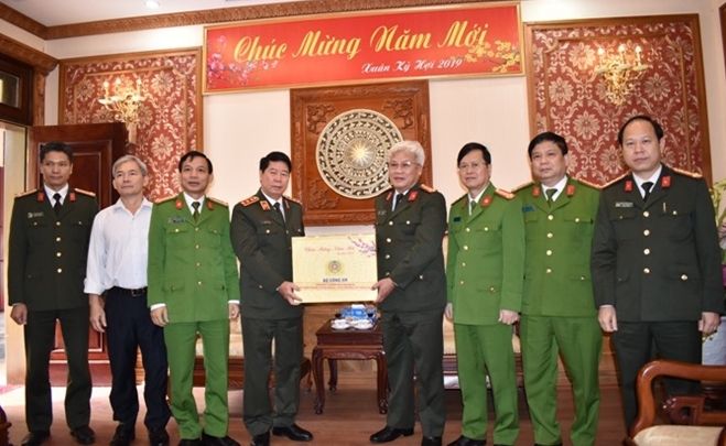 Thứ trưởng Bùi Văn Nam kiểm tra công tác đảm bảo an ninh, trật tự tại Công an tỉnh Ninh Bình