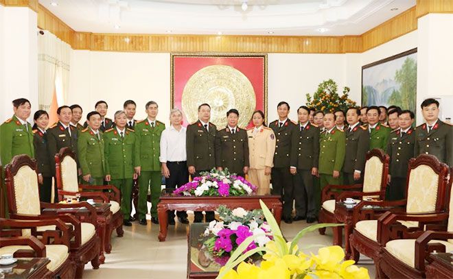 Thứ trưởng Bùi Văn Nam kiểm tra công tác ứng trực, bảo vệ Tết Nguyên đán Kỷ Hợi 2019 tại Công an tỉnh Hà Nam