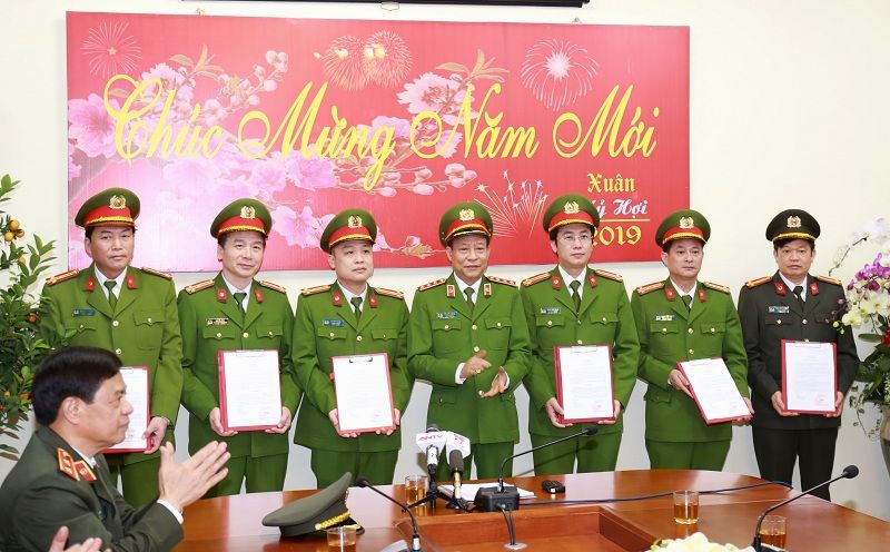 Khen thưởng các tập thể, cá nhân có thành tích xuất sắc trong điều tra vụ án giết tài xế taxi tại khu vực Sân vận động Quốc gia Mỹ Đình
