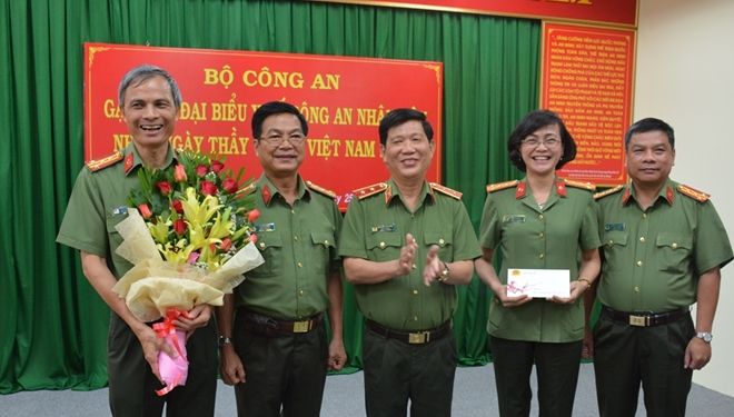Lãnh đạo Bộ Công an gặp mặt đại biểu y tế Công an nhân dân