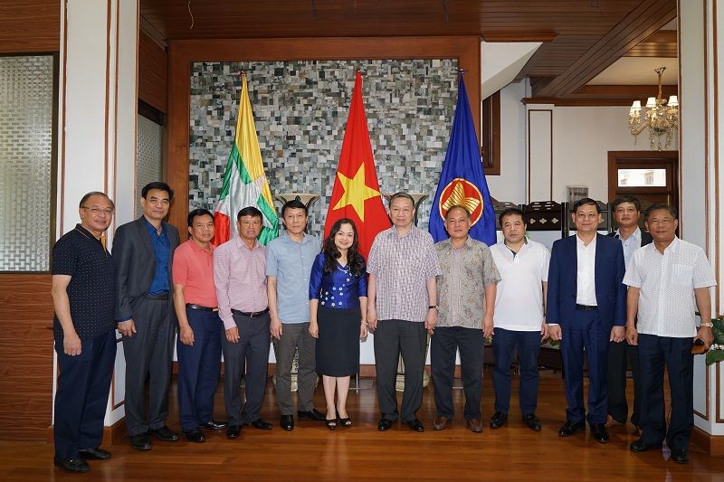 Bộ trưởng Tô Lâm thăm Đại sứ quán Việt Nam tại Myanmar