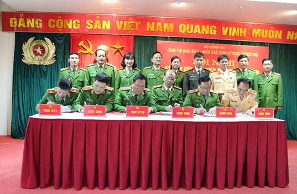 Cụm thi đua số 5 ký giao ước thi đua “Vì an ninh Tổ quốc” năm 2019