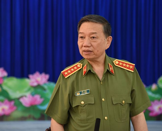 Bộ trưởng Tô Lâm thăm, làm việc tại Công an tỉnh Cà Mau