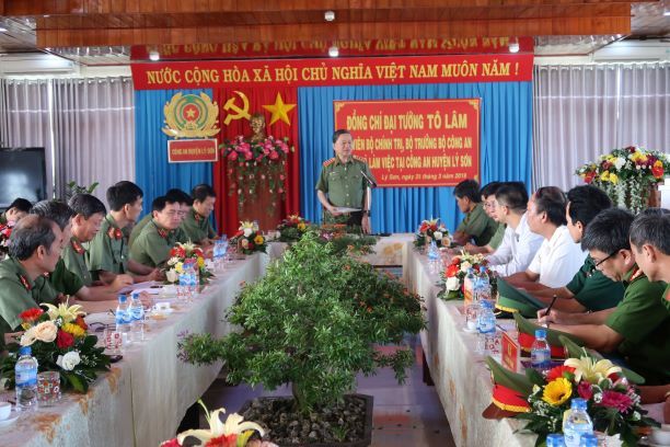 Bộ trưởng Tô Lâm thăm và làm việc tại huyện đảo Lý Sơn, tỉnh Quảng Ngãi