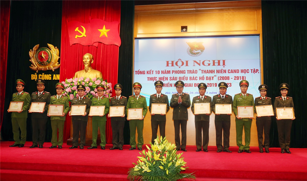 Thanh niên Công an nhân dân học tập, thực hiện Sáu điều Bác Hồ dạy - Xung kích, sáng tạo, tình nguyện vì an ninh Tổ quốc, vì hạnh phúc nhân dân