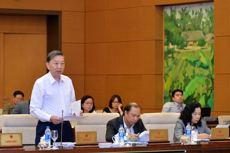 Trình bày tóm tắt Tờ trình về dự án Luật Xuất cảnh, nhập cảnh của công dân Việt Nam