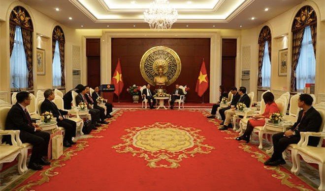 Thứ trưởng Nguyễn Văn Thành thăm Đại sứ quán Việt Nam tại Trung Quốc