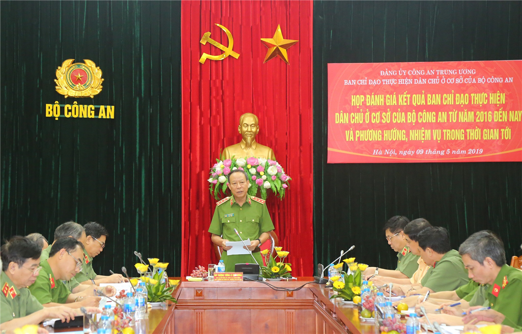 Tiếp tục đẩy mạnh thực hiện dân chủ ở cơ sở trong Công an nhân dân