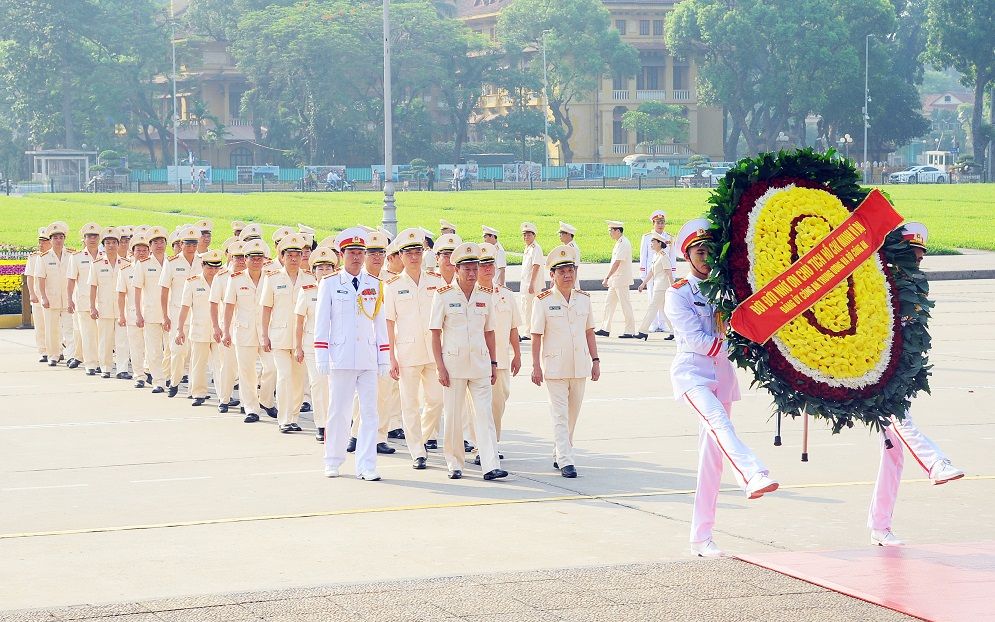 Đoàn đại biểu Đảng ủy Công an Trung ương, Bộ Công an vào Lăng viếng Chủ tịch Hồ Chí Minh