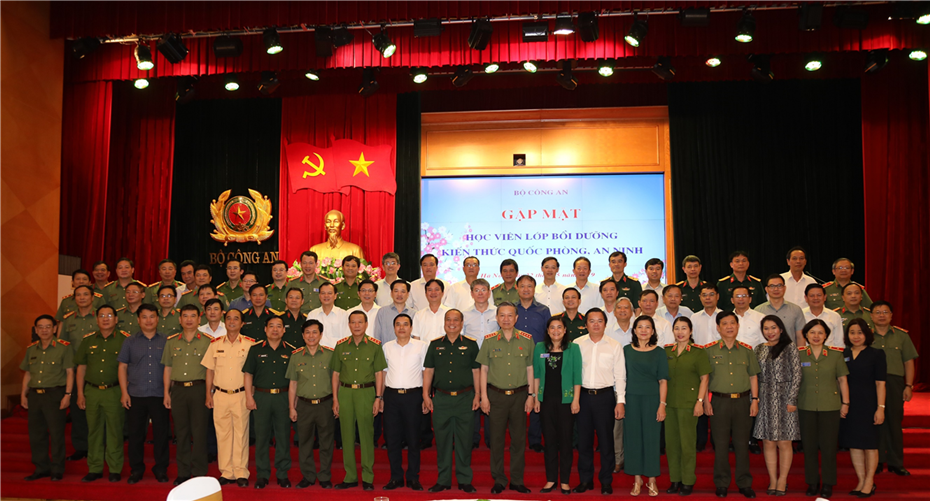 Bộ Công an gặp mặt Lớp bồi dưỡng kiến thức Quốc phòng, An ninh khóa 75 - đối tượng 1