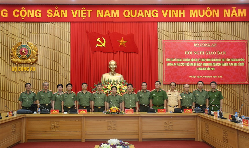 Giao ban công tác đảm bảo trật tự, an toàn giao thông; an ninh, an toàn các cơ sở giam giữ; kế hoạch, tài chính, hậu cần, kỹ thuật và xây dựng phong trào Toàn dân bảo vệ an ninh Tổ quốc 6 tháng đầu năm 2019