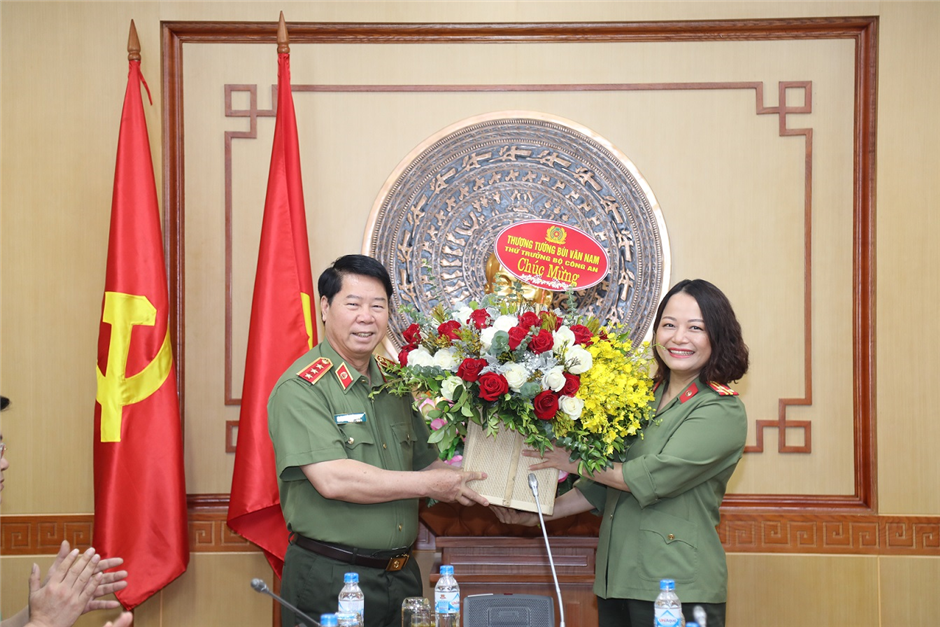 Thứ trưởng Bùi Văn Nam chúc mừng lực lượng báo chí Công an nhân ngày truyền thống