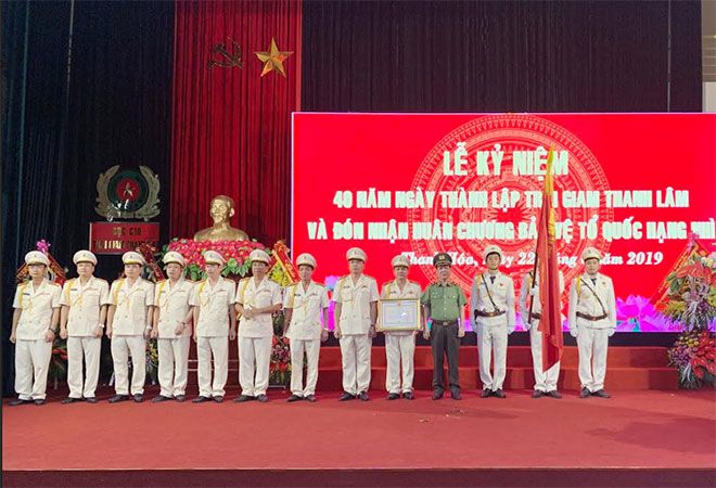 Trại giam Thanh Lâm đón nhận Huân chương Bảo vệ Tổ quốc hạng Nhì