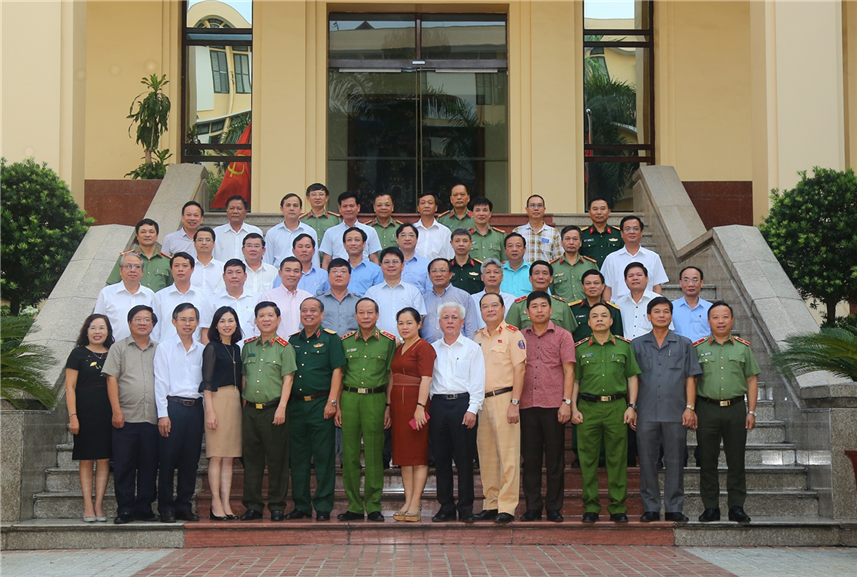 Bộ Công an gặp mặt Lớp bồi dưỡng kiến thức Quốc phòng, An ninh khóa 76 - đối tượng 1