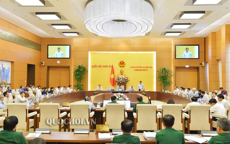 Ủy ban Thường vụ Quốc hội cho ý kiến về một số vấn đề của dự án Luật Xuất cảnh, nhập cảnh của công dân Việt Nam