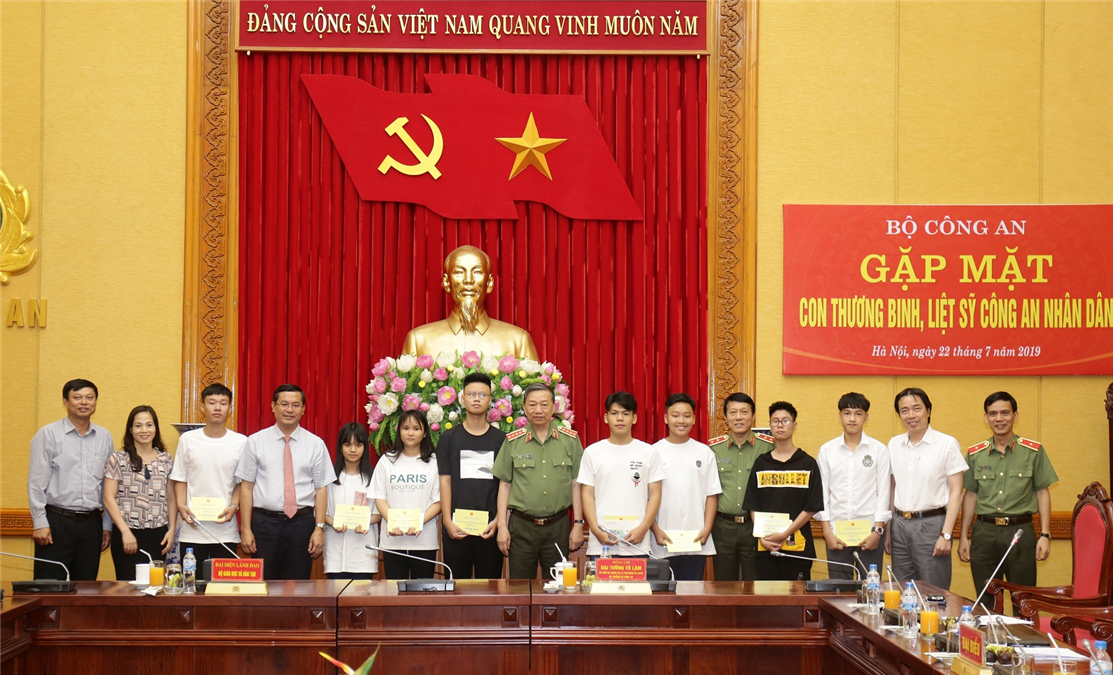 Bộ Công an gặp mặt các con thương binh, liệt sỹ Công an nhân dân được đi thăm quan, nghỉ dưỡng tại Liên bang Nga