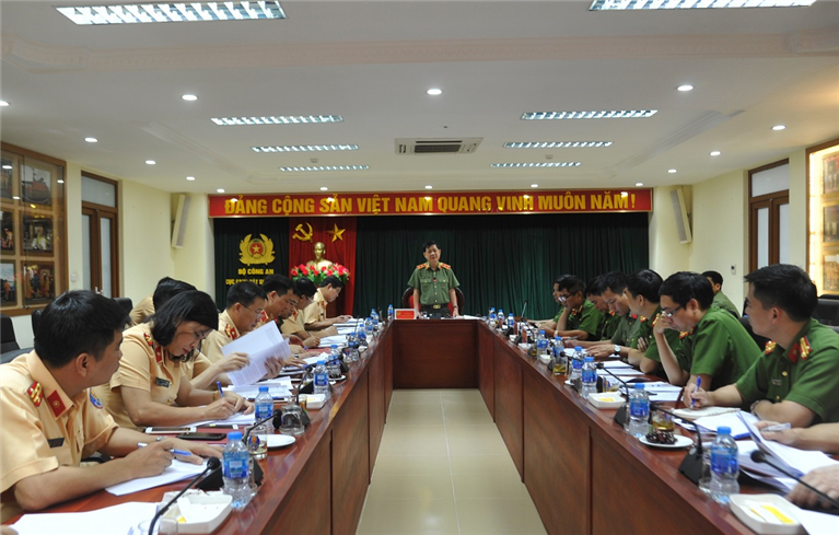 Bàn các giải pháp phòng ngừa, ngăn chặn tình trạng chống người thi hành công vụ trong công tác đảm bảo trật tự, an toàn giao thông