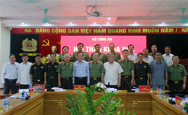 Vận dụng tư tưởng Hồ Chí Minh vào công tác Công an trong tình hình mới