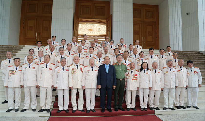Thủ tướng Chính phủ Nguyễn Xuân Phúc gặp mặt cán bộ Công an chi viện chiến trường miền Nam
