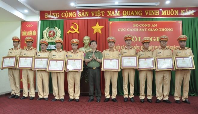 Sơ kết đợt tổng kiểm soát xe ô tô khách, container và xe mô tô