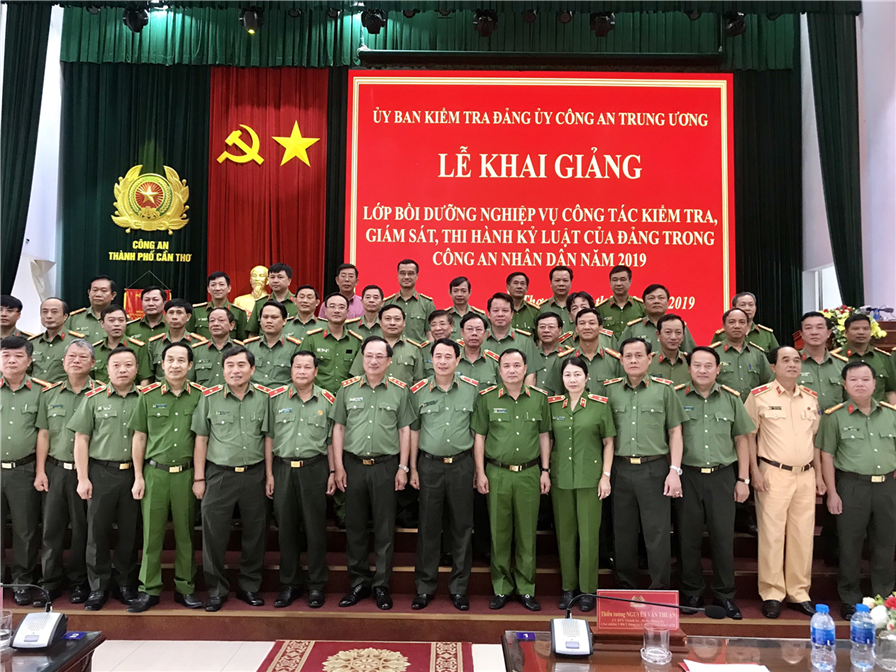 Khai giảng lớp bồi dưỡng nghiệp vụ kiểm tra, giám sát của Đảng trong Công an nhân dân