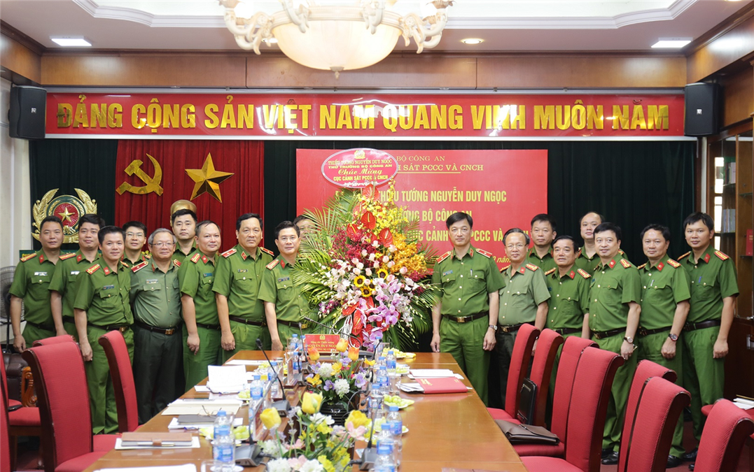 Thứ trưởng Nguyễn Duy Ngọc thăm, làm việc tại Cục Cảnh sát phòng cháy, chữa cháy và cứu nạn, cứu hộ