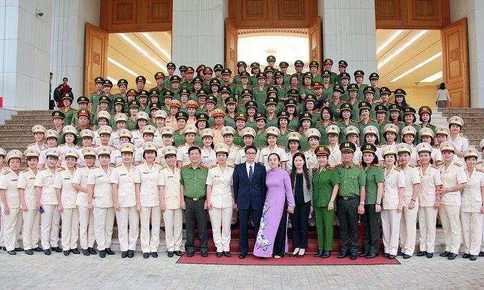 Phó Thủ tướng Chính phủ Vũ Đức Đam gặp mặt Phụ nữ Công an tiêu biểu năm 2018