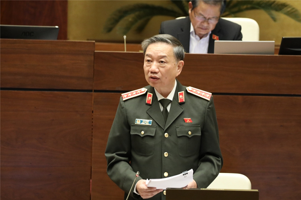 Bộ trưởng Tô Lâm trình bày Tờ trình trước Quốc hội về 02 Dự án Luật sửa đổi, bổ sung