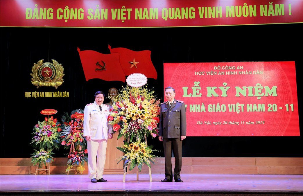 Bộ trưởng Tô Lâm dự Lễ kỷ niệm 37 năm Ngày Nhà giáo Việt Nam tại Học viện An ninh nhân dân và Học viện Cảnh sát nhân dân