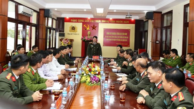 Lãnh đạo Bộ Công an thăm hỏi, động viên cán bộ, chiến sỹ Công an thành phố Móng Cái và Đồn Biên phòng Trà Cổ