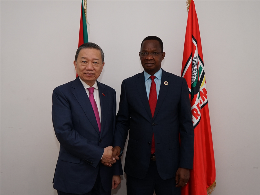 Bộ trưởng Tô Lâm hội đàm với Tổng Thư ký Đảng Mặt trận Giải phóng Mozambique