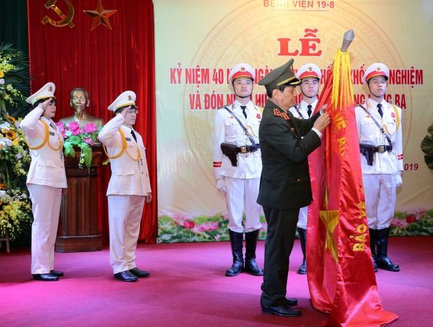 Khối xét nghiệm Bệnh viện 19/8 Bộ Công an đón nhận Huân chương Lao động hạng Ba