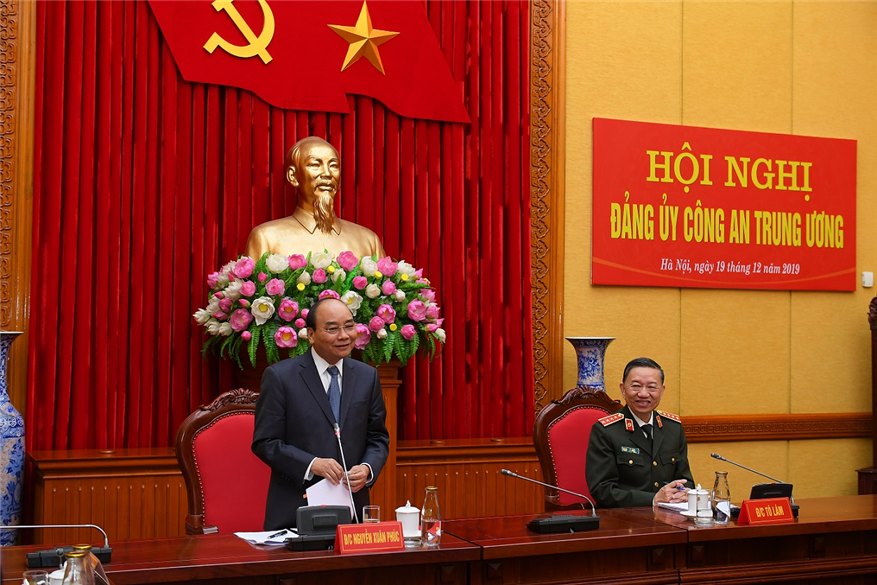 Thủ tướng Nguyễn Xuân Phúc đến dự và phát biểu chỉ đạo tại Hội nghị Đảng ủy Công an Trung ương