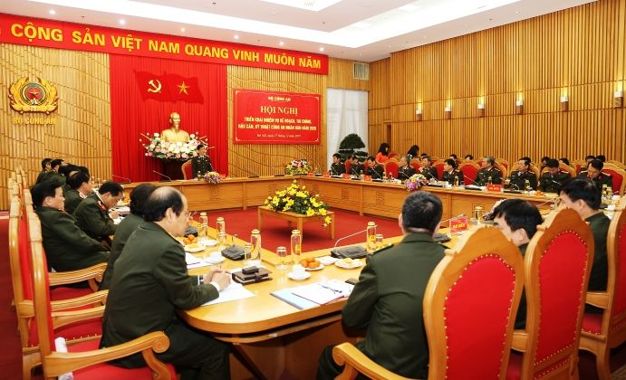 Chủ động giải quyết kịp thời các nhiệm vụ kế hoạch, tài chính, hậu cần, kỹ thuật cấp bách đặt ra trong Công an nhân dân