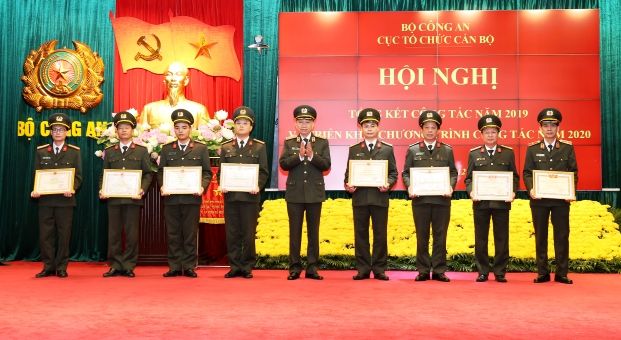 Bộ trưởng Tô Lâm dự và chỉ đạo Hội nghị tổng kết công tác năm 2019 tại Cục Tổ chức cán bộ