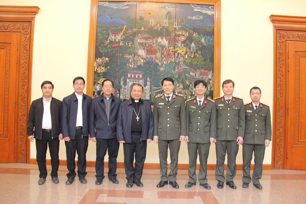 Giám mục Giáo phận Lạng Sơn - Cao Bằng chúc mừng năm mới Bộ Công an