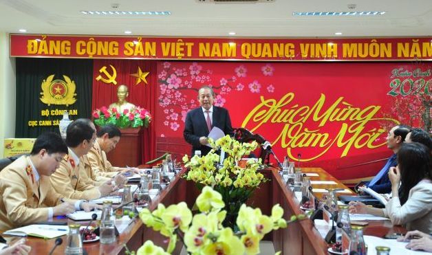 Phó Thủ tướng Thường trực Chính phủ Trương Hòa Bình thăm, chúc Tết Cục Cảnh sát giao thông